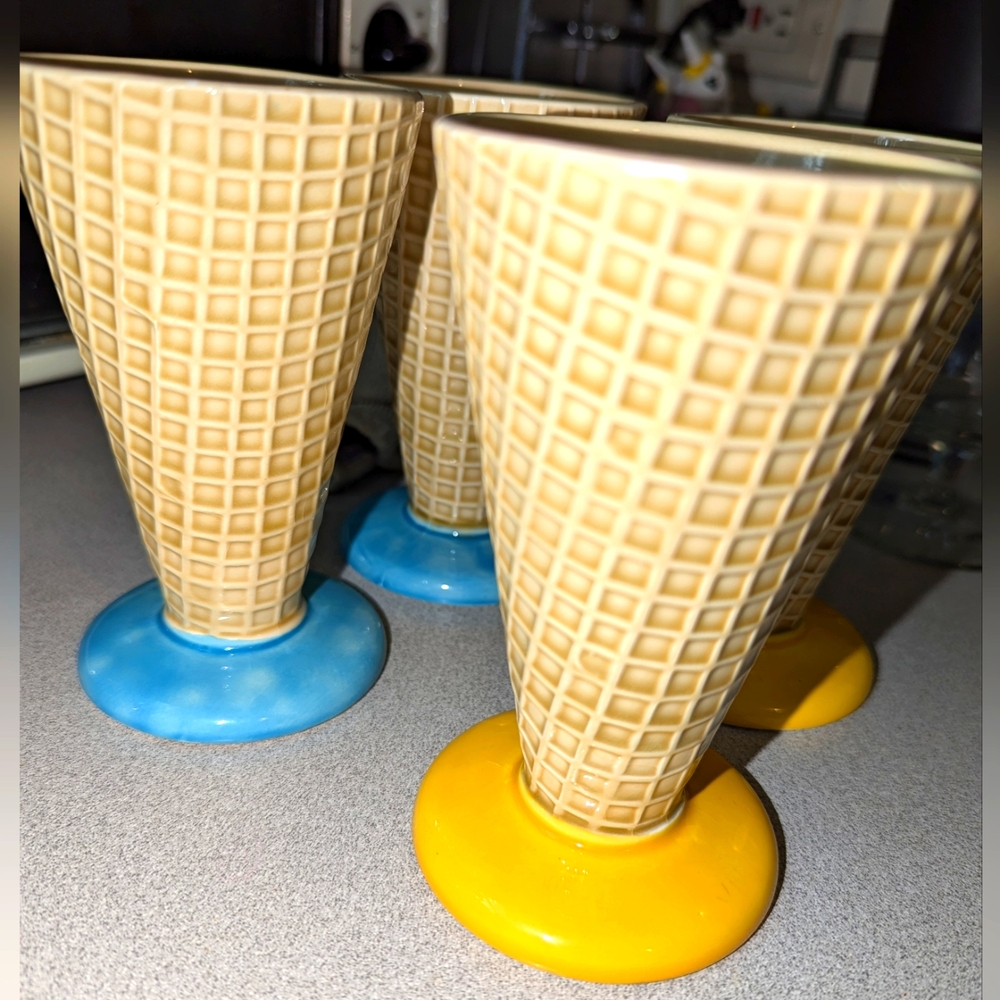 4 vintage ceramic ice cream cone dishes
